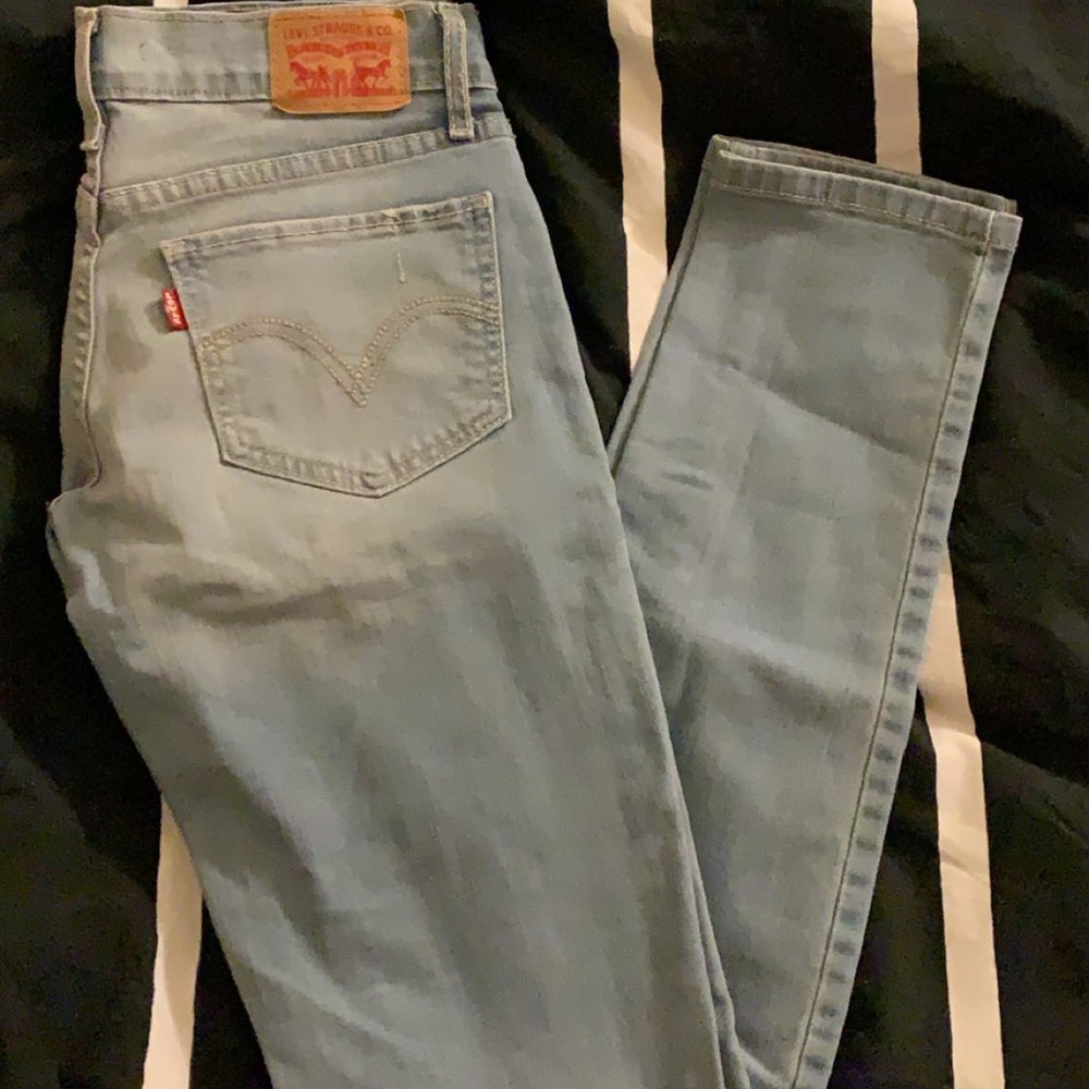 Light Washed Levi Jeans